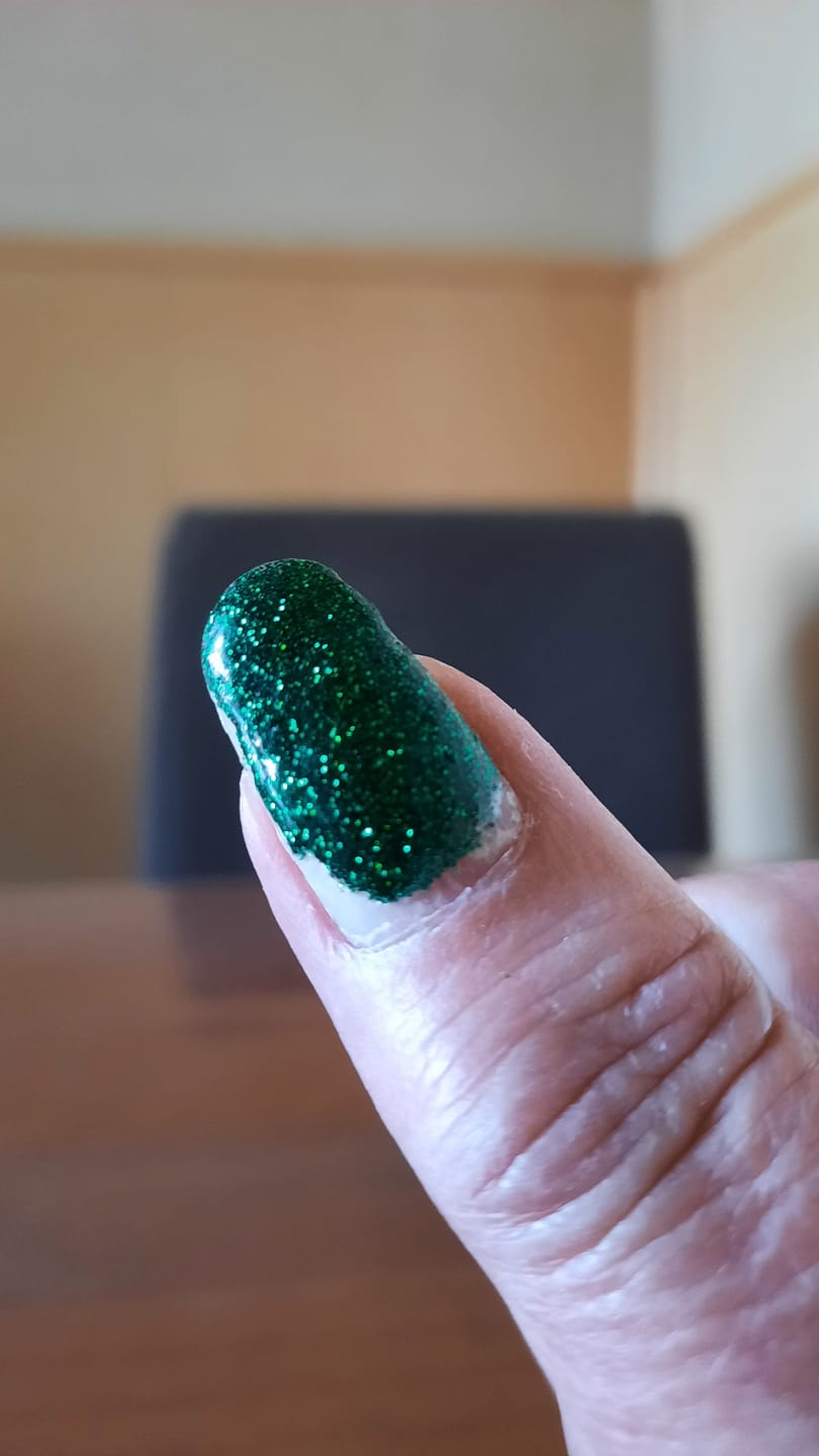 Customer photo review of Deep Forest Glamour Dipping Powder