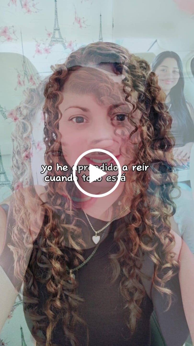 Customer video review of Duo Curly rizos definidos y máximo control