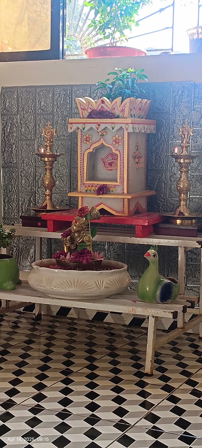 Customer photo review of Marble Tulsi Pot, Traditional Painting (Small) - Handicraft Bazaar