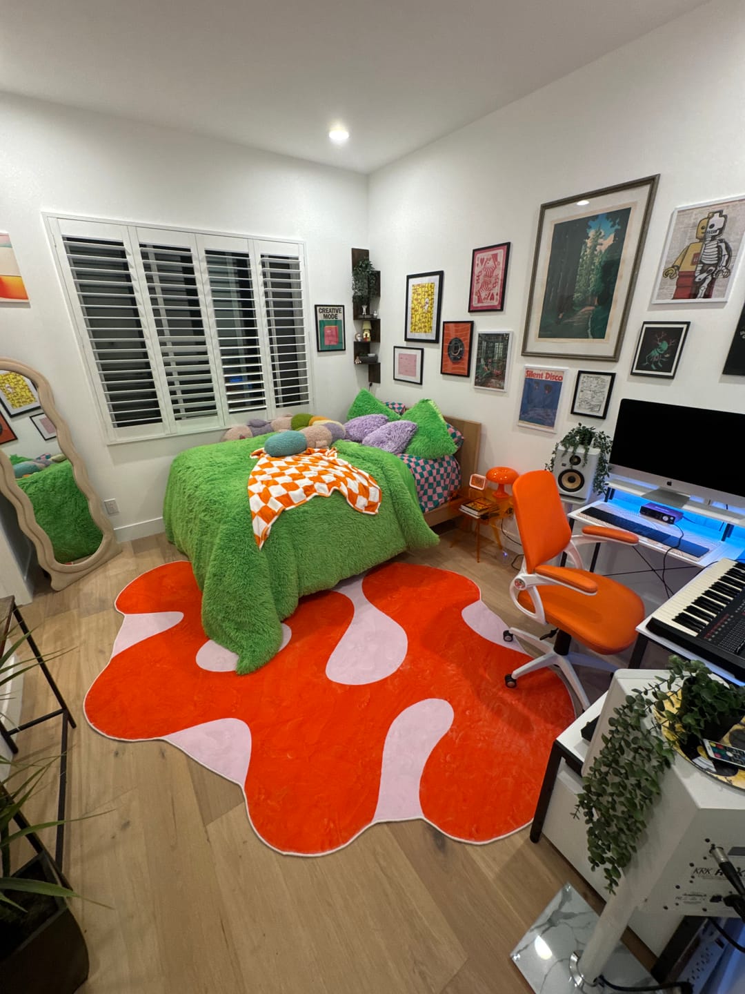 Customer photo review of Irregular Orange Moss Design Rug by Johann Banta