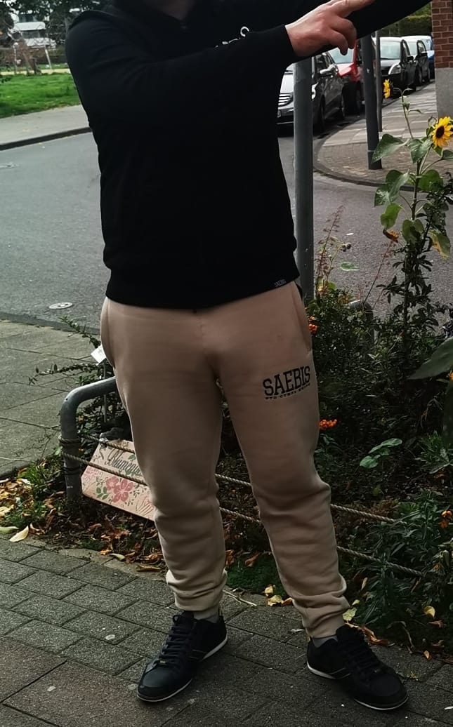 Customer photo review of Lifestyle Herren Jogginghose schwarz mit Stickerei by SAEBIS®