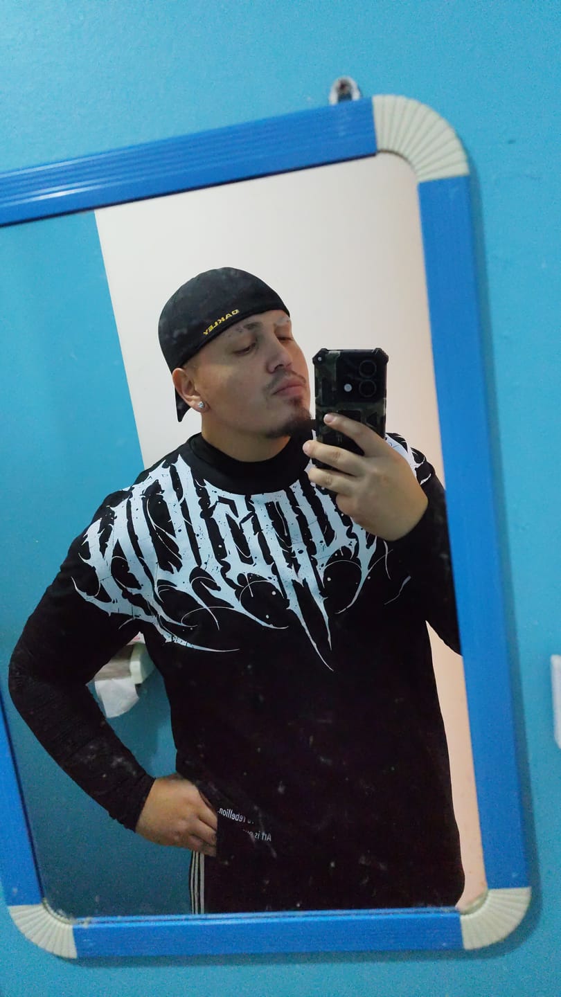 Customer photo review of POLERA BLACK LETTER ART CO.