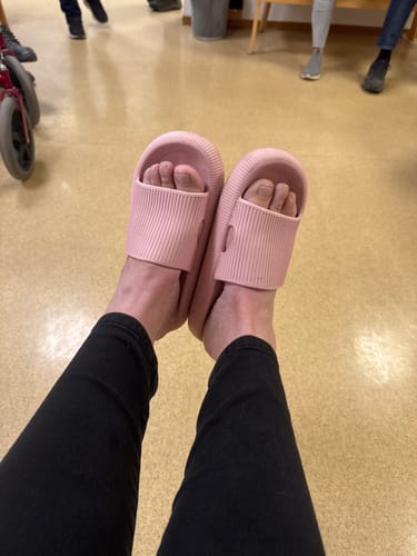 Customer photo review of HappyFlops