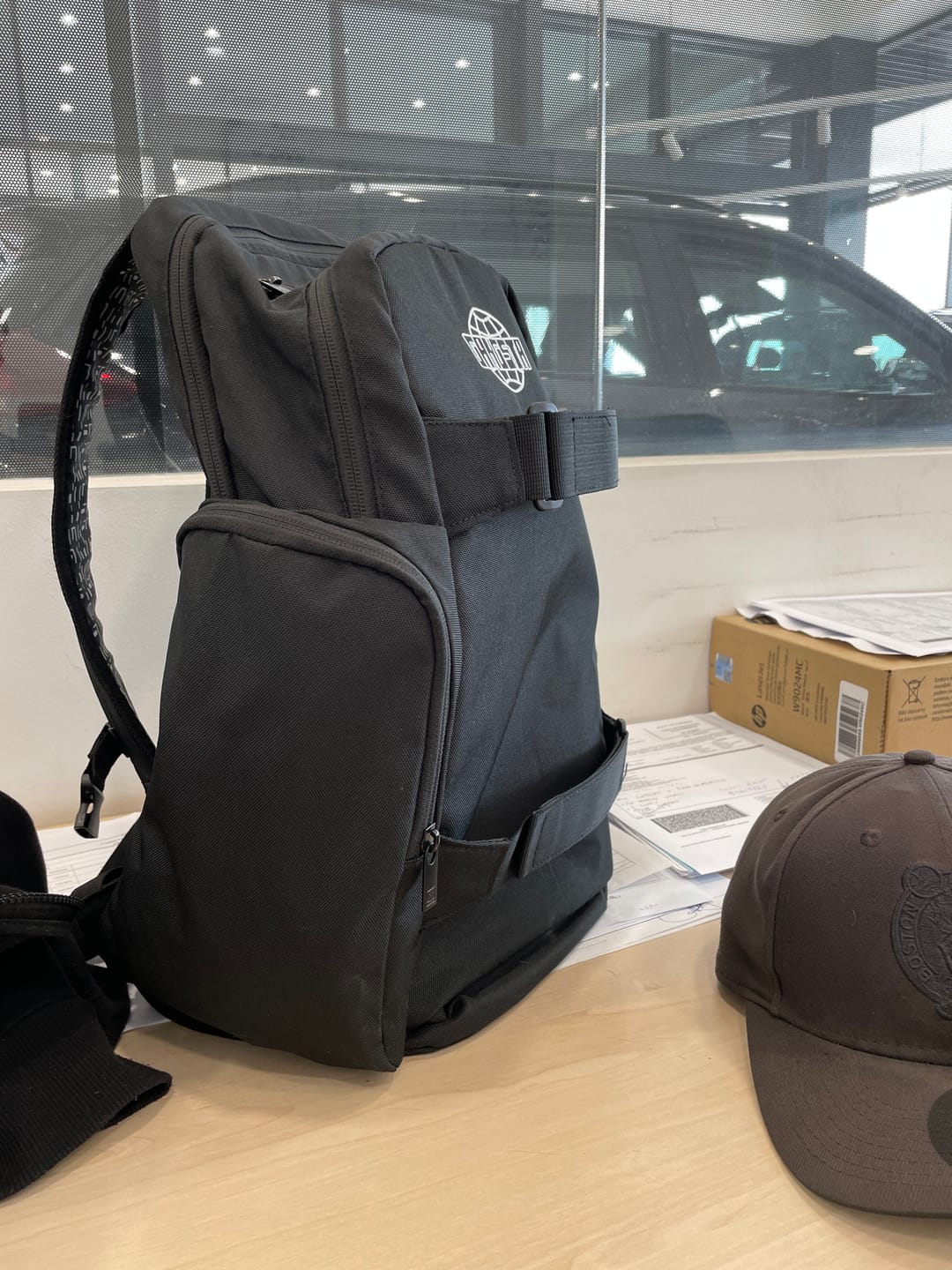 Customer photo review of Mochila Gangsta Skatepack Negro