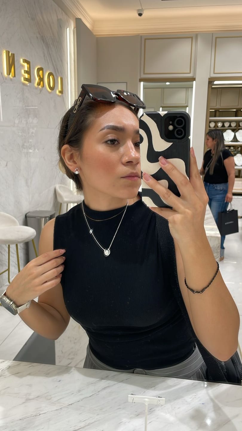 Customer photo review of Par Arete Triangulo Con Perla