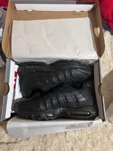 Customer photo review of Air Max 95 Black