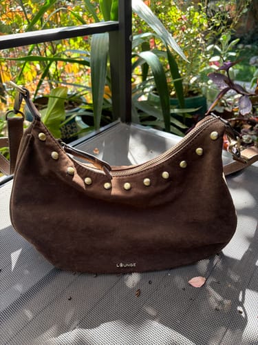Reseña con foto de un cliente sobre Cartera Bandolera Gamuza Boho