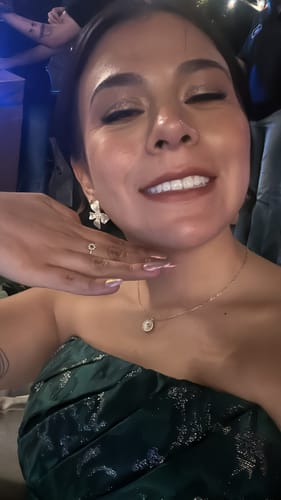 Customer photo review of Par Arete Flor Cuatro Petalos