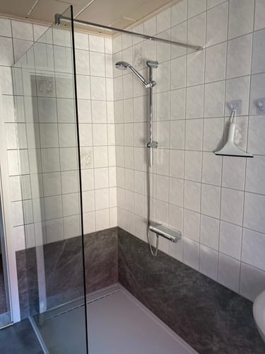 Customer photo review of SONNI Walk In/ Begehbare Dusche Duschabtrennung Duschwand Nano Klarglas Glasstärke 8mm Breite 70-120cm