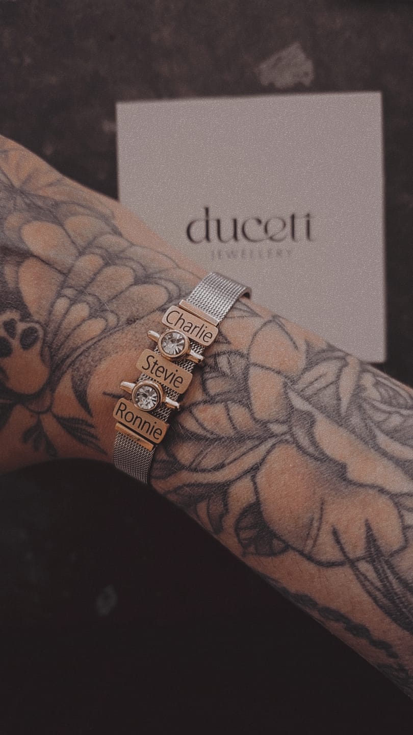 Customer photo review of Mesh charm name rosé gold
