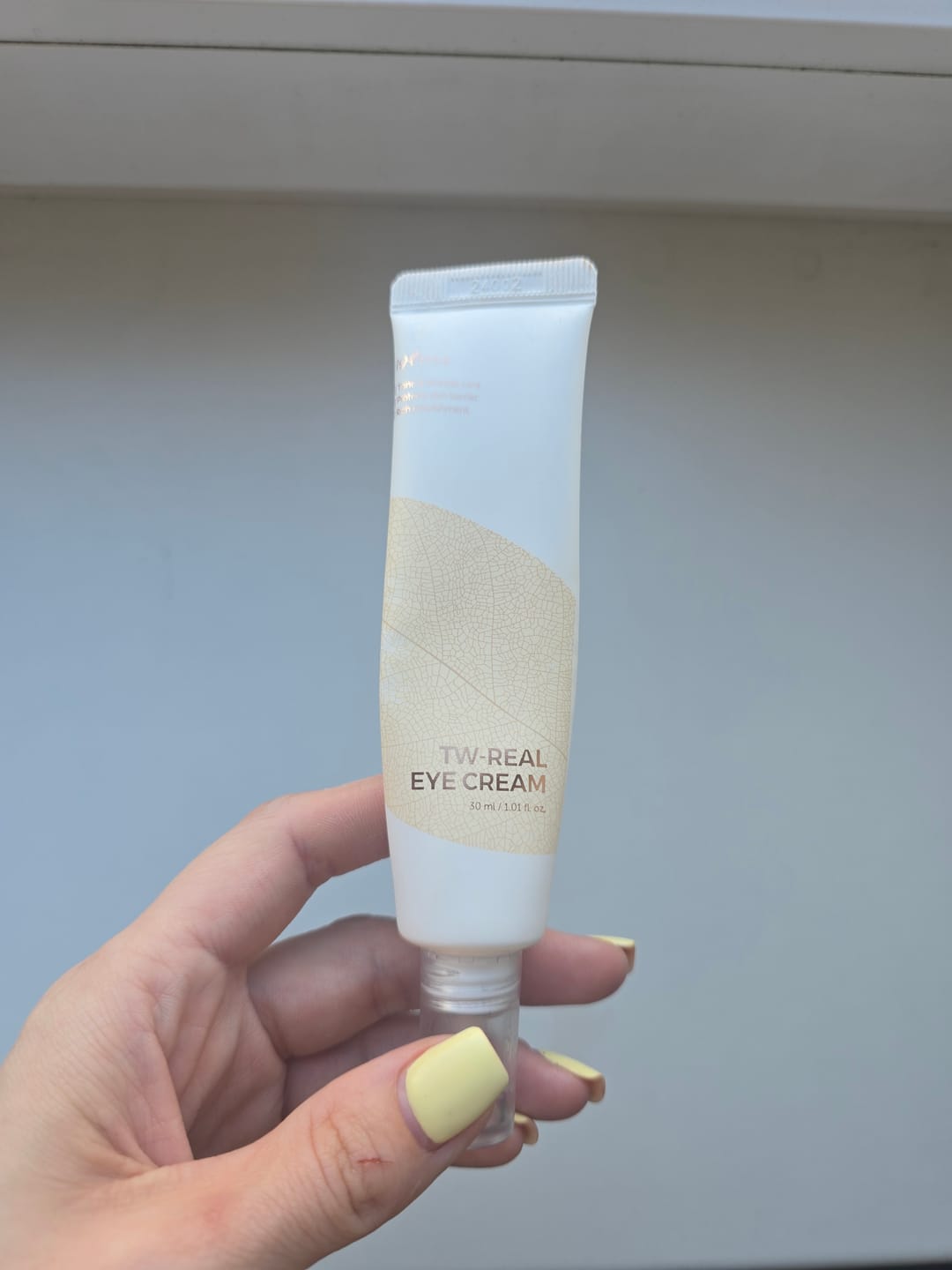 Customer photo review of Atjaunojošs krēms ādai ap acīm ar bifidobaktēriju lizātu IsNtree TW-REAL Eye Cream