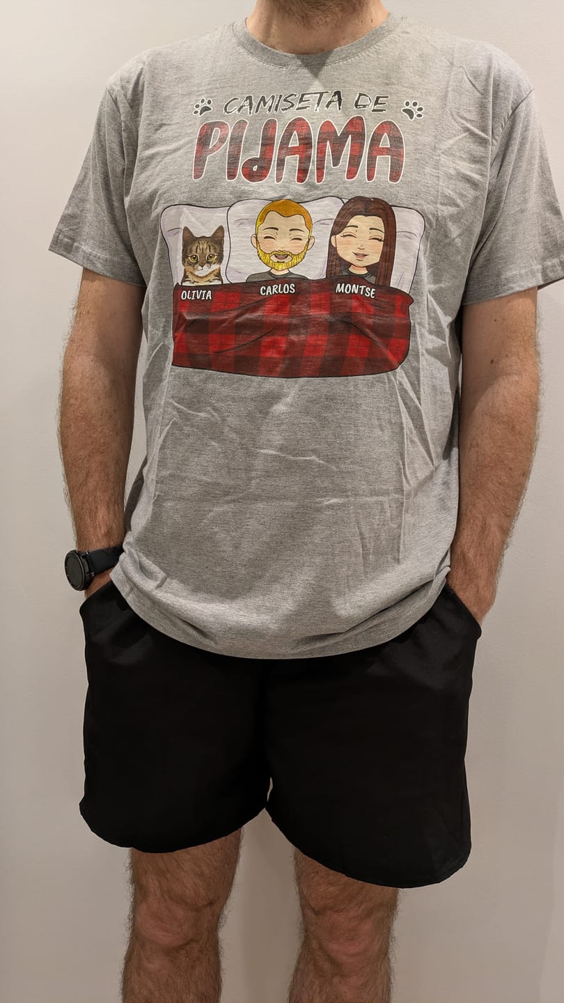 Customer photo review of Nuestra camiseta de pijama - Camiseta personalizada
