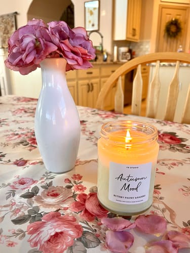 Customer photo review of "Autumn Mood" Buttery Pastry & Raisins Candle