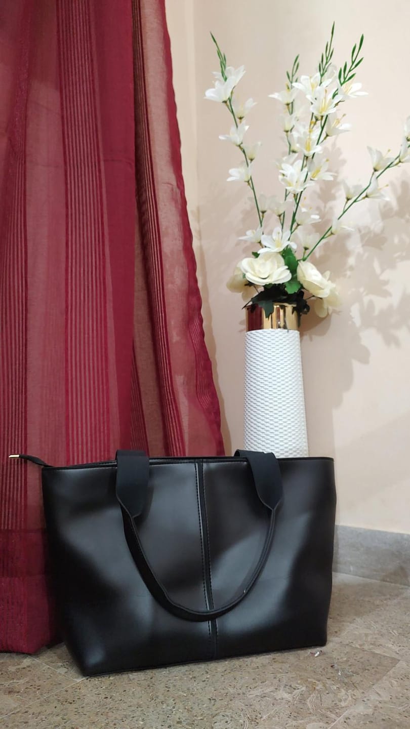 Customer photo review of Portland Tote Black