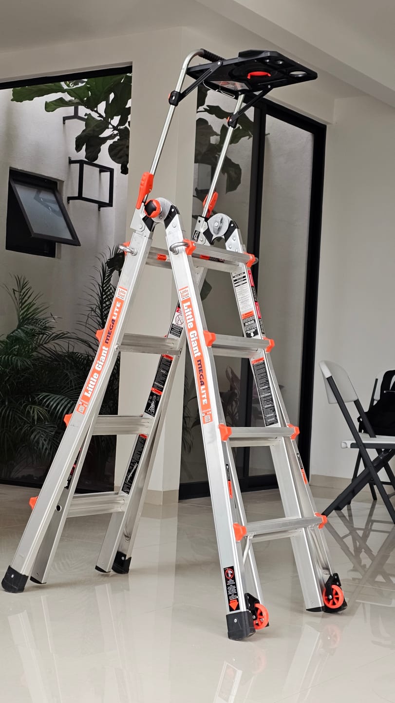 Customer photo review of Escalera de Aluminio Multiposición 17' (5.18 m) Type IA con Airdeck Megalite Little Giant 11517-001 (Demo)