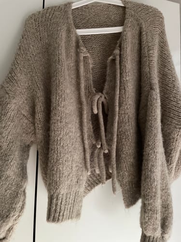 Customer photo review of Helena Schleifen Strickjacke - Taupe