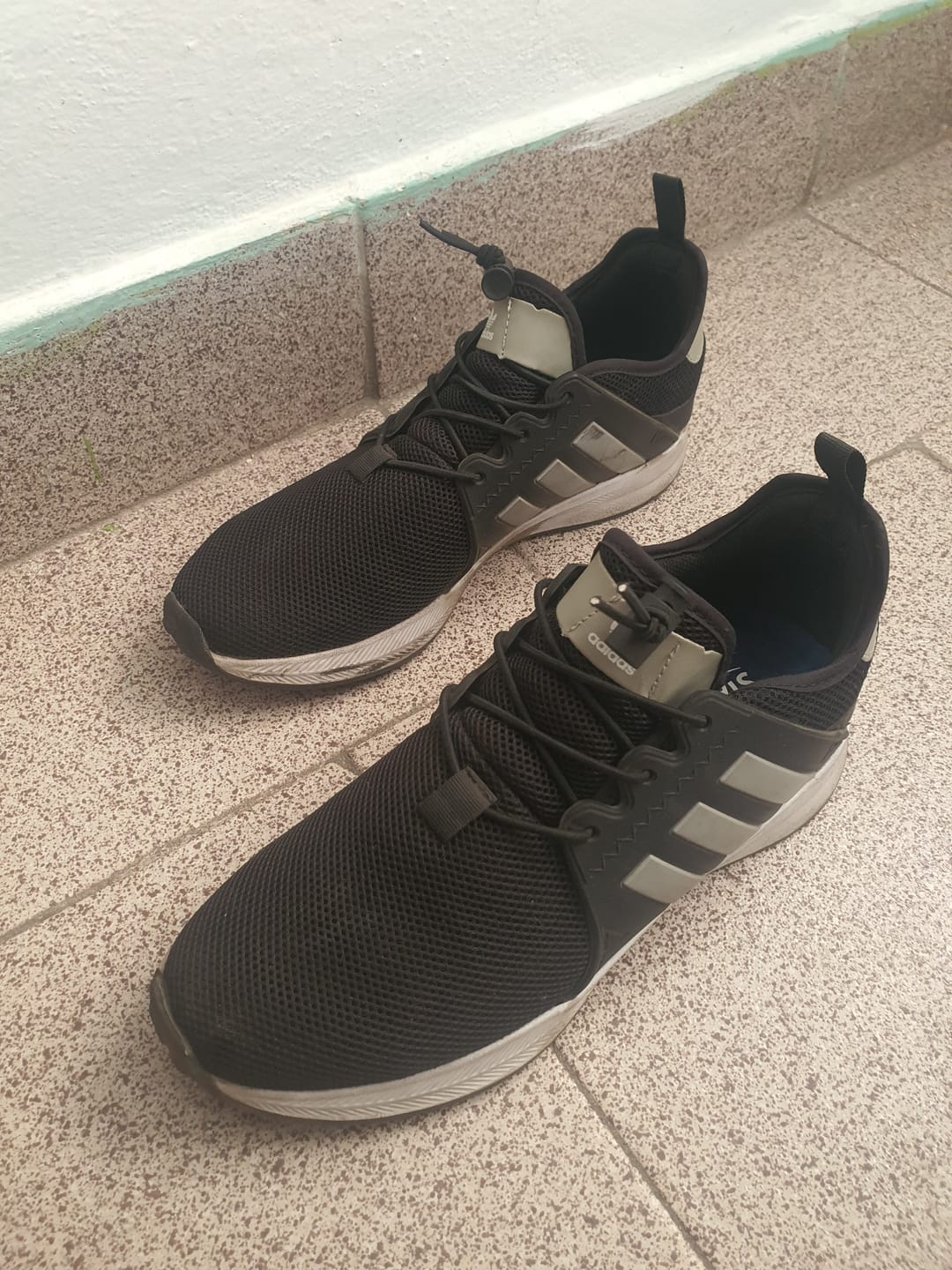 Customer photo review of Tenis 018 Negro Plata
