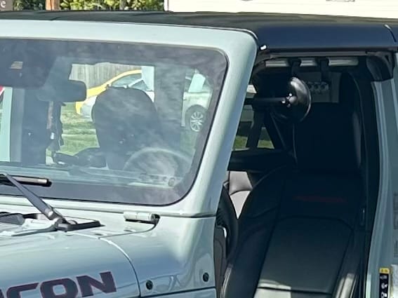 Customer photo review of JL/JLU A-Pillar Side Jeep Mirrors with Base Mount Driver AND Passenger