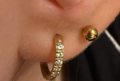 Customer photo review of Simple Dot Ohrstecker | 18K vergoldet