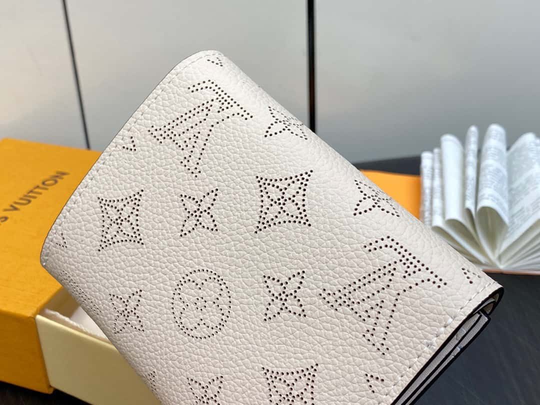 Customer photo review of 【ルイ・ヴィトン】大人気Cléaシリーズ 短財布 柔らかな牛革