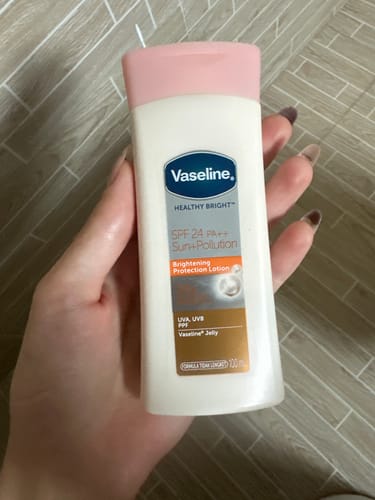 Customer photo review of Vaseline Healthy Bright Sun+Pollution SPF24++ Lotion 100ml