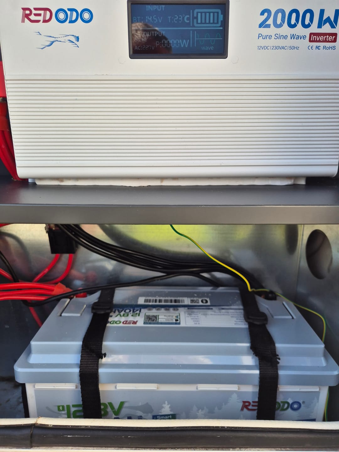 Customer photo review of Redodo 2000W Reiner Sinus Wechselrichter Mit LCD Monitor