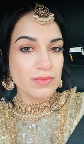 Customer photo review of Aima Pearl Necklace Choker Tikka Earring Set