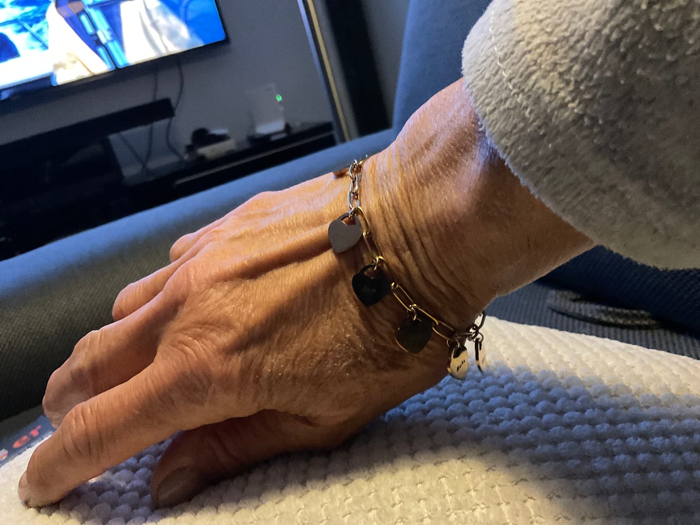 Customer photo review of Armband mit personalisierten Herzanhängern