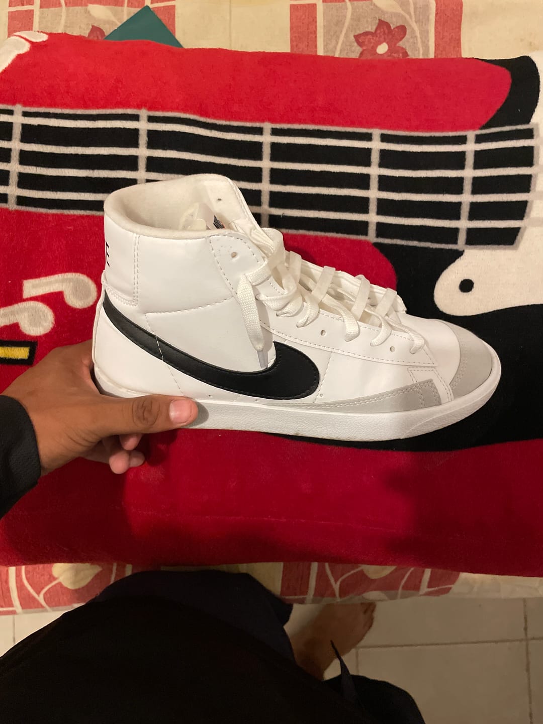 Customer photo review of Tenis Blazer Bota Blanco Negro