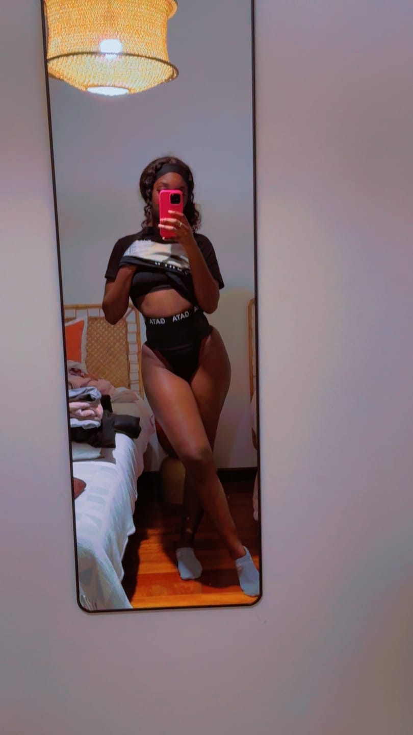 Customer photo review of HOUR GLASS CURVE GUMMIES