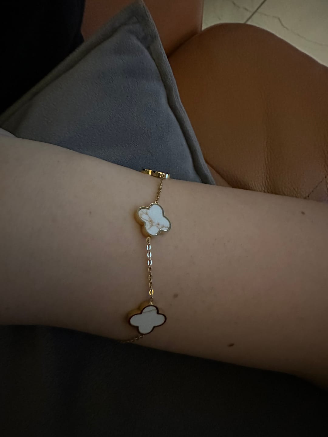 Customer photo review of White-Gold Clover Armband | 18K vergoldet