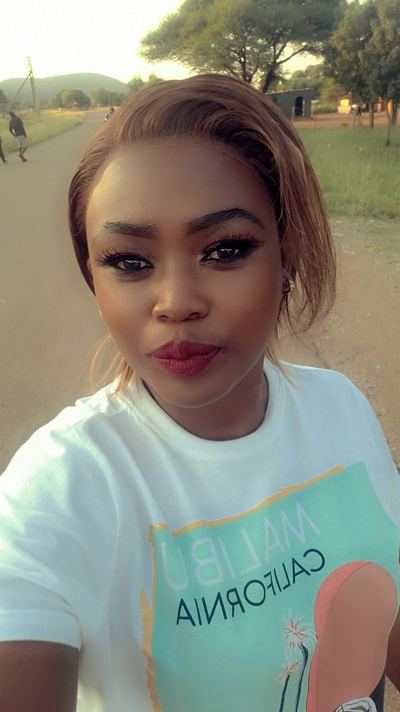 Customer photo review of Brazilian 13x4 Lace Frontal Wig Pixie Cut Col