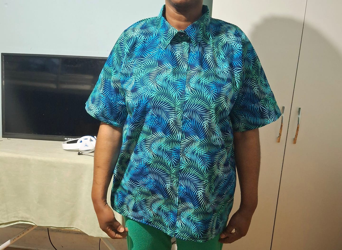 Customer photo review of Tropical Fern Leaves Rose & Hubble Cotton Poplin Fabric