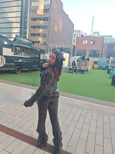 Customer photo review of LOW RISERS (BLACK DENIM)