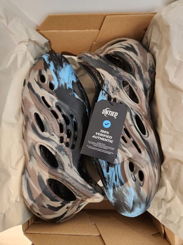 Customer photo review of Adidas Yeezy Foam Runner 'MX Cinder'