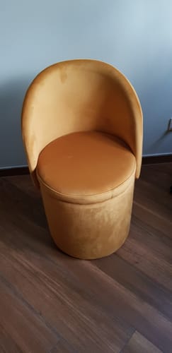 Customer photo review of UMEA - Pouf avec dossier et rangement en velours jaune moutarde