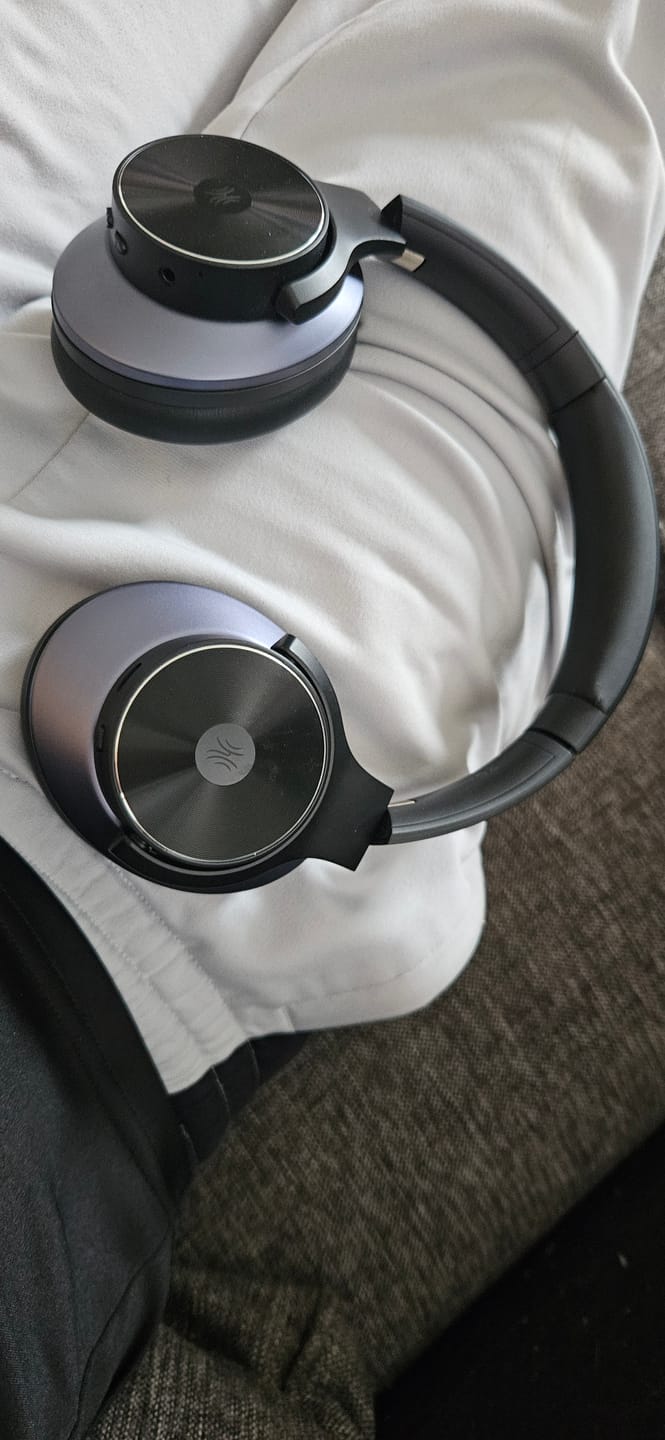 Customer photo review of Oneodio A Series - Bluetooth 5.0 Active Noise Cancelling Wireless Headphones - Built-in Microphone, Type C Charging & Carry Case