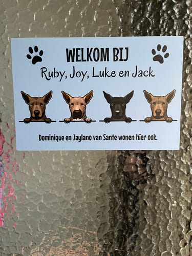 Customer photo review of Spionerende huisdieren- Gepersonaliseerde deurbord