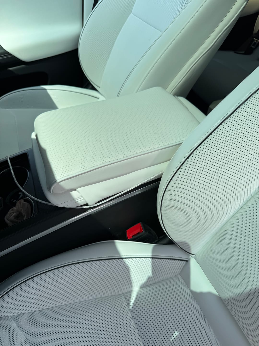 Customer photo review of TPARTS Leather Armrest Support Cushion for Tesla Model Y/Model 3/Model S/Model X