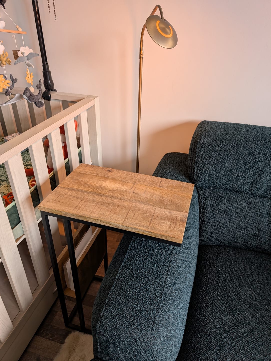 Customer photo review of Bijzettafel voor over de bank | Mangohout en Staal | 45x29x69cm