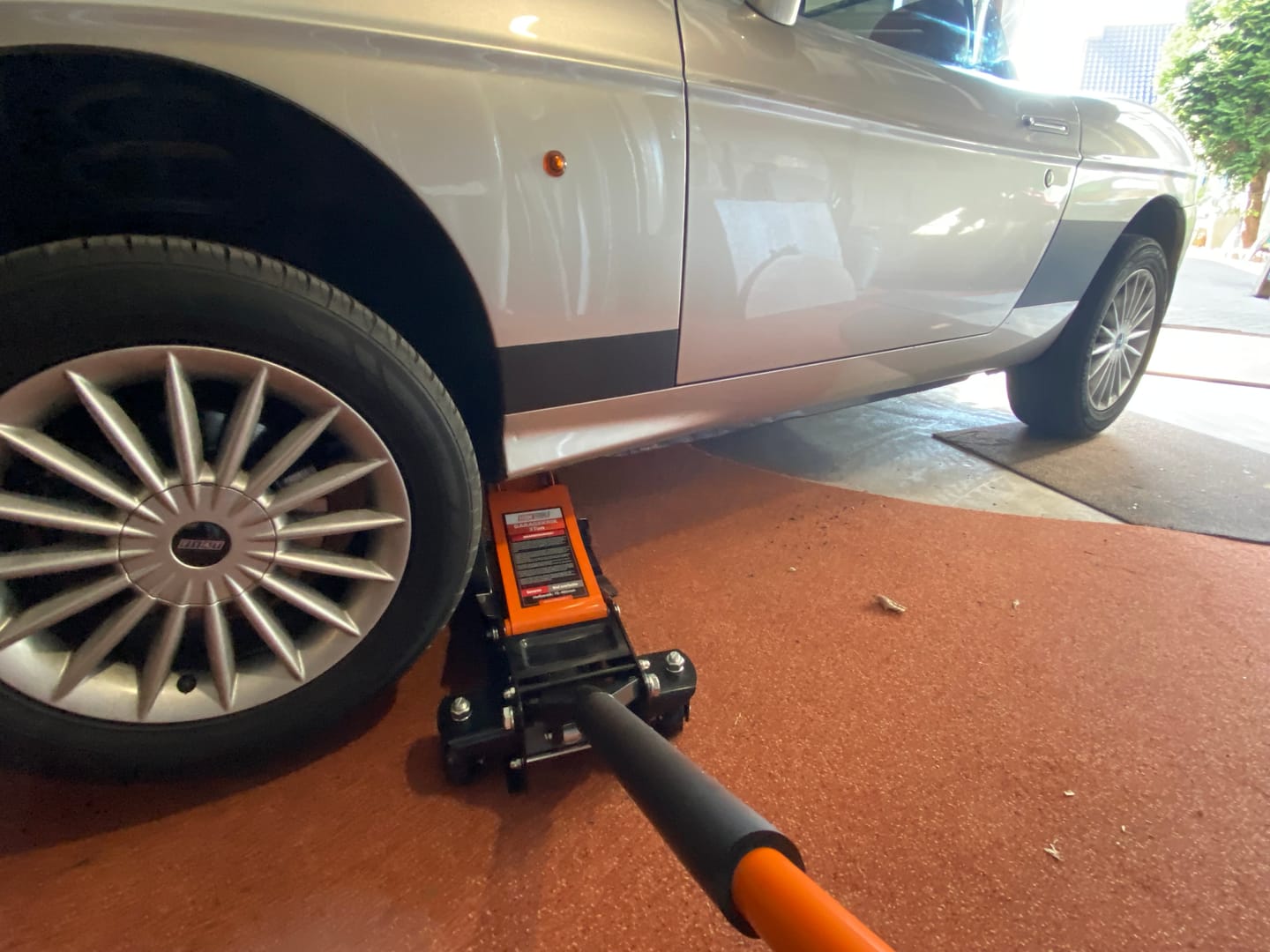Customer photo review of HDKTOOLS® Garagekrik 3000KG | extra laag 75mm - 465mm | dubbele plunjers | snelle hefboom
