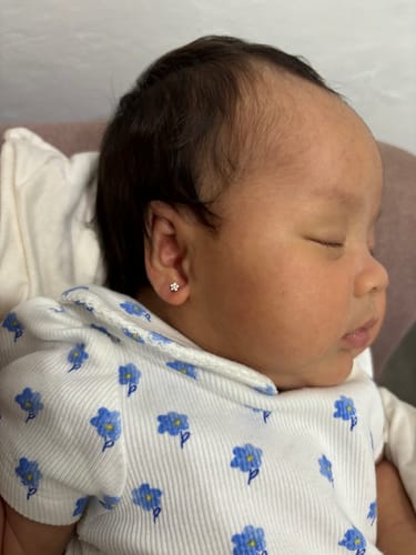 Customer photo review of Newborn Blossom Crystal - GP (Piercing)
