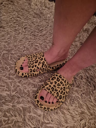 Customer photo review of HappyFlops Limited Editions