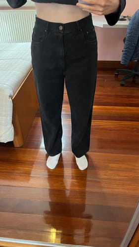 Janaíne A. review of Calça Jeans Reta Araçá Preta image 1 out of 4