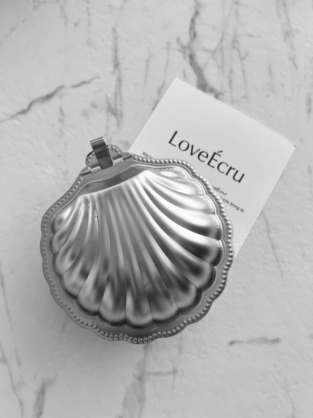 Customer photo review of Vintage Metal Shell Box