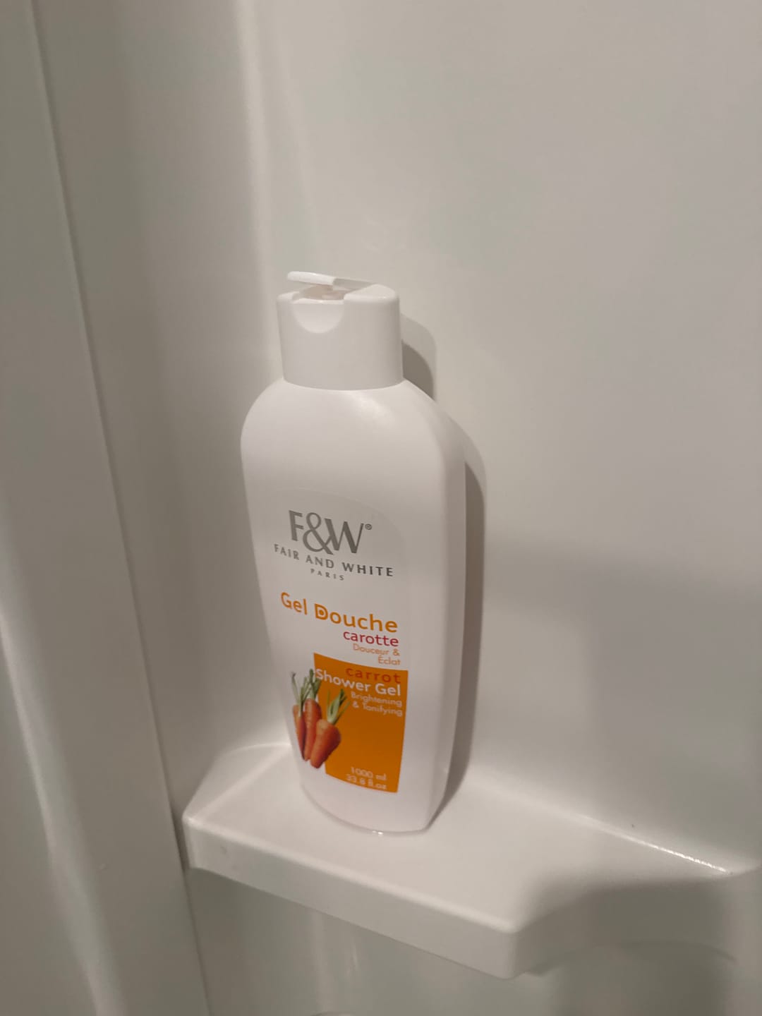 Customer photo review of Fair and White Carrot Shower Gel With Pomegranate And Melon Extracts (Jumbo-1000ml / 33.81 fl Oz)