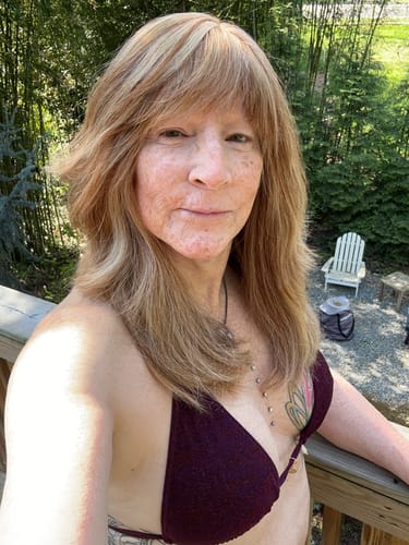 Customer photo review of MIRA TOP - BLACK CHERRY GLITTER