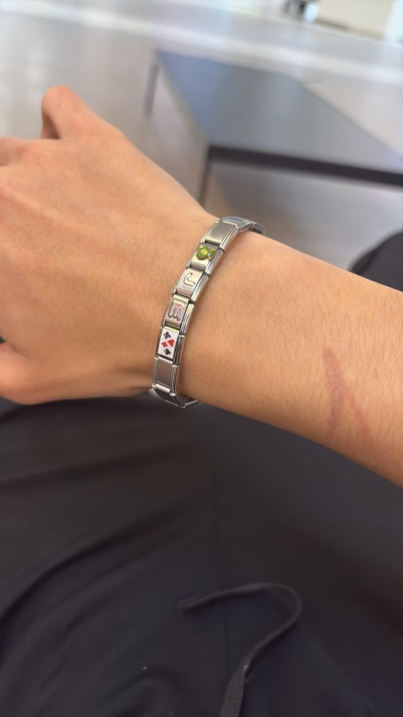 Customer photo review of Charm Inicial Plateada