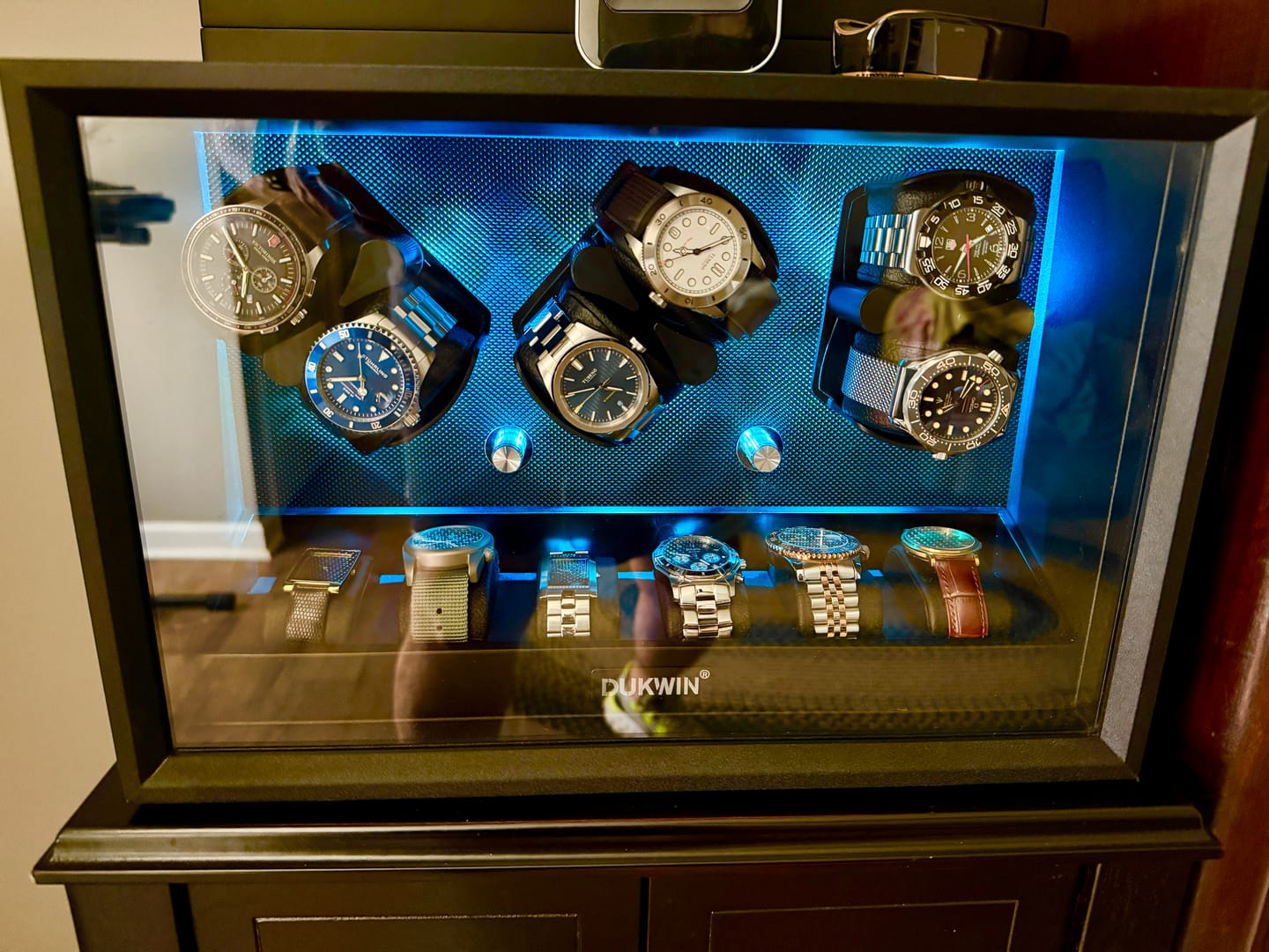 Customer photo review of 4 + 4 Watch Winder with Extra Storages Aurora Blue Light Quiet Motors - Black