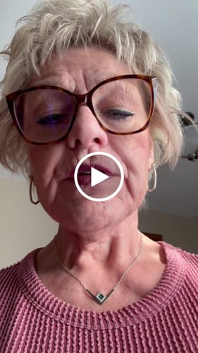 Customer video review of V Shiny Necklace